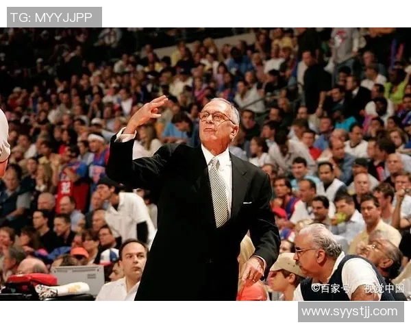 广州篮球队灵活性变革引发热议探索新战术与团队协作的未来发展 广州篮球队灵活性变革引发热议探索新战术与团队协作的未来发展